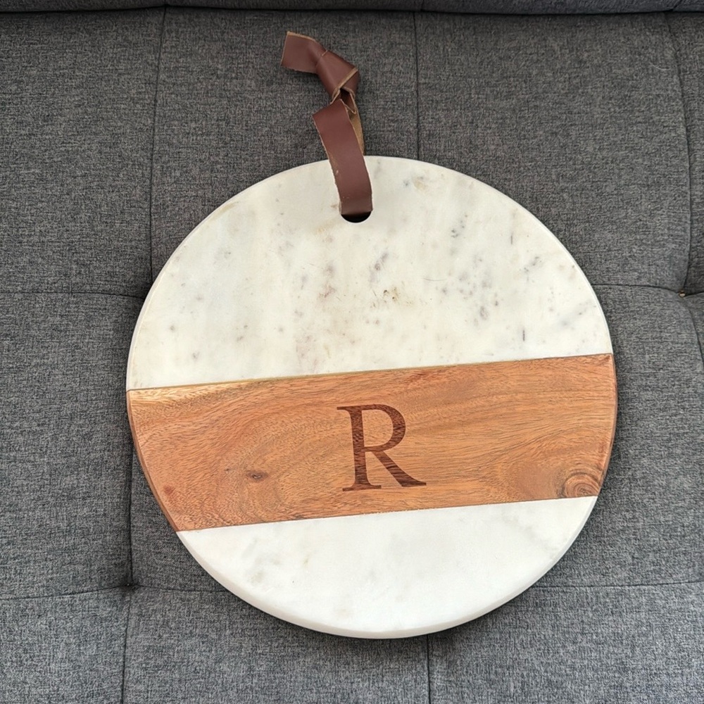 Marble and Wood “R” Cheeseboard Round with Leather Strap